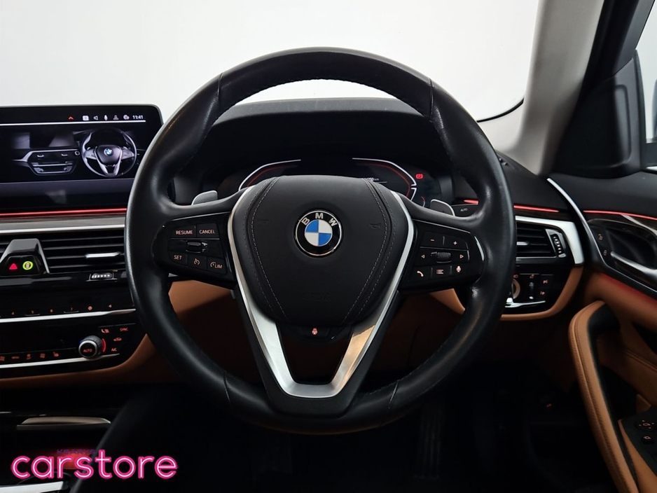 2021 BMW 5 Series - image 18