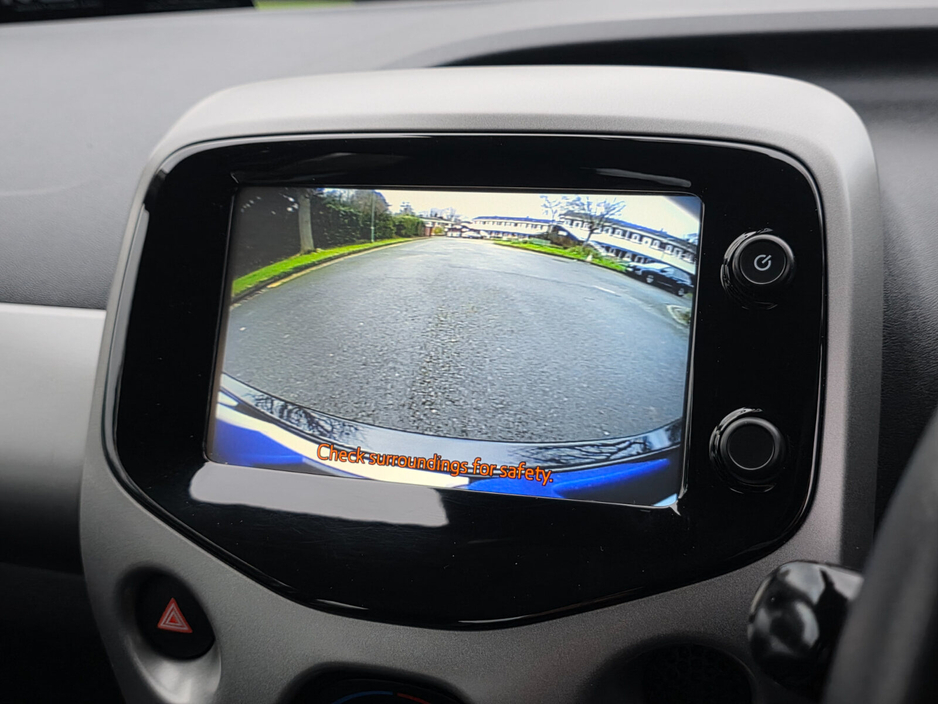 2017 Toyota Aygo 1.0 VVT-i x-play+ €8,450