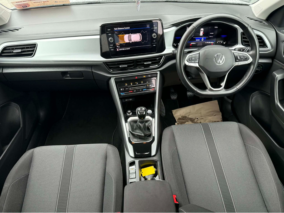 2024 Volkswagen T-Roc - image 7