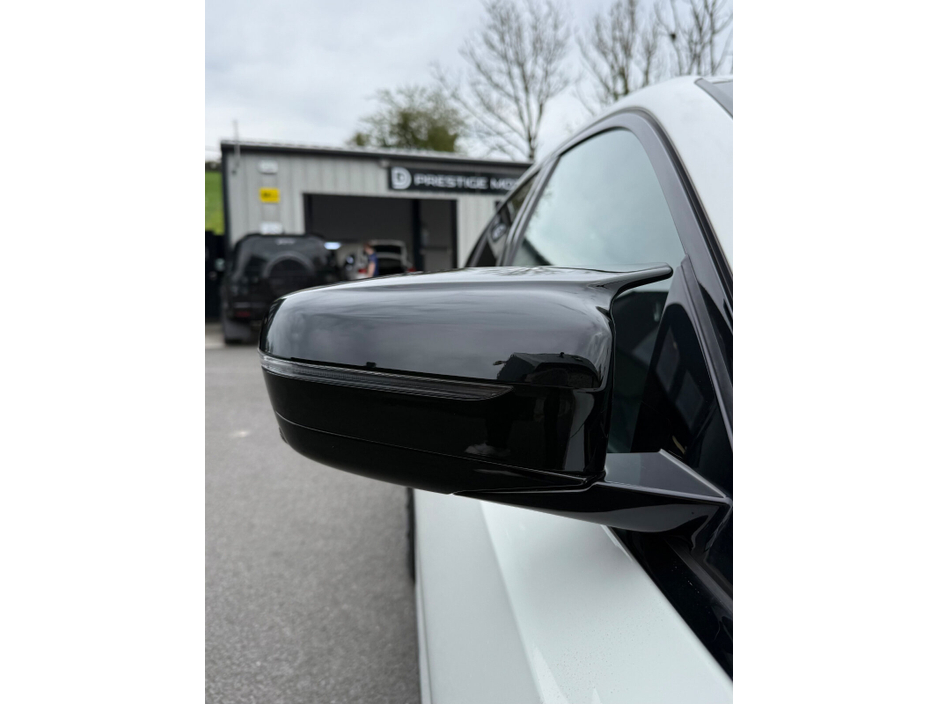 2019 BMW 3 Series - image 8