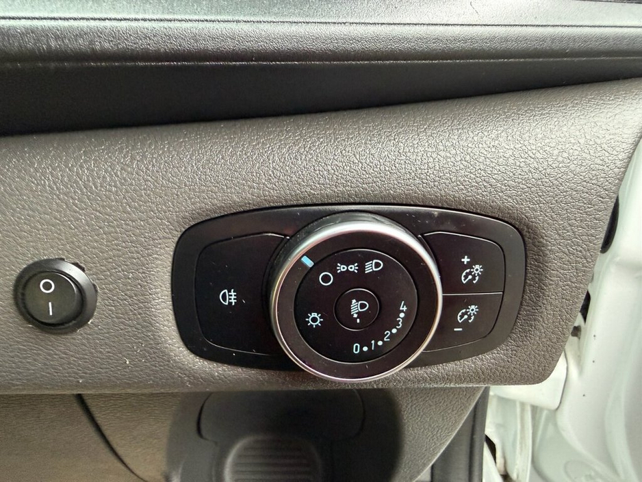 2018 Ford Transit Custom - image 27