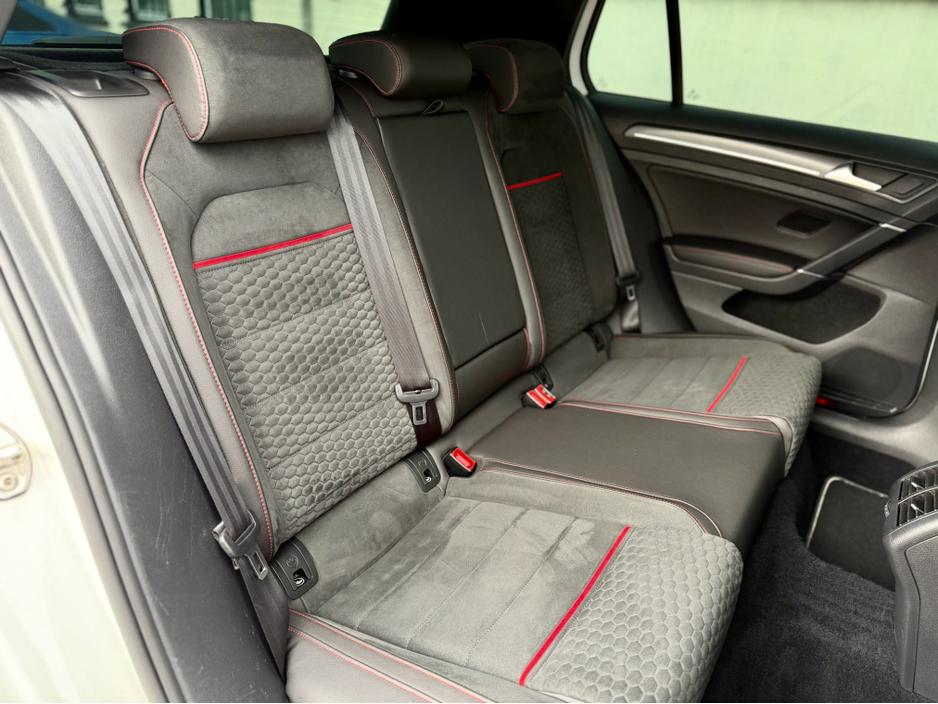 2018 Volkswagen Golf - image 15