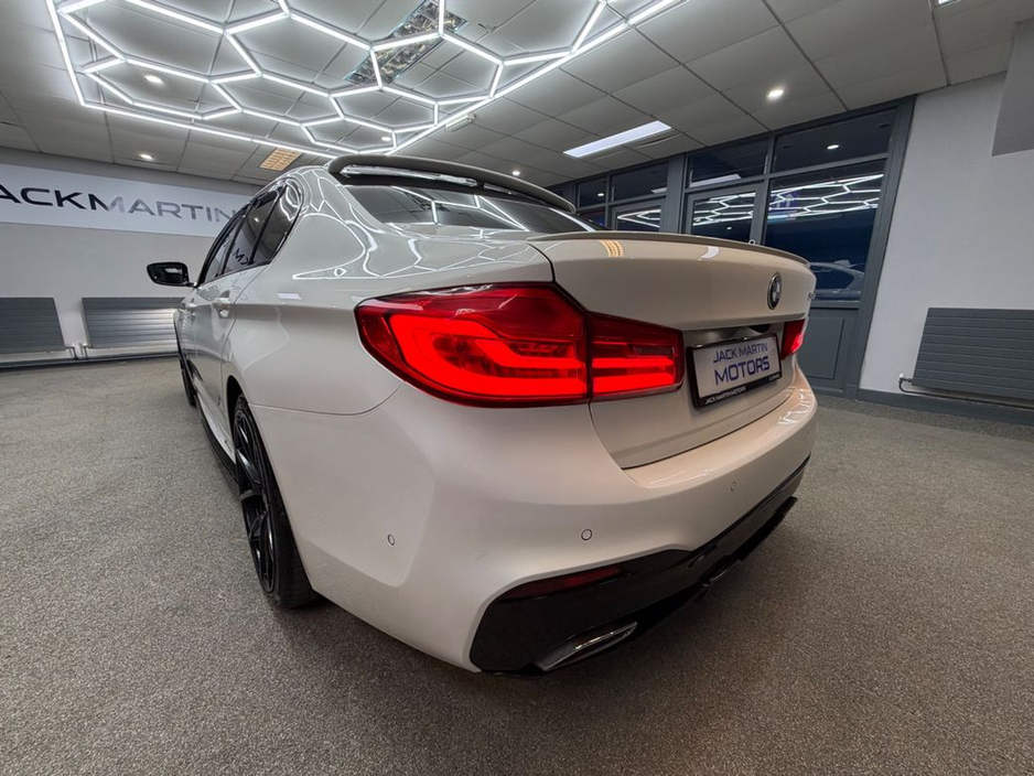 2019 BMW 5 Series - image 16