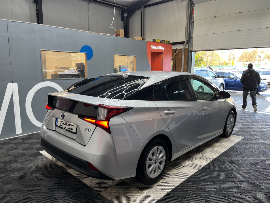 2022 Toyota Prius 2022 TOYOTA PRIUS S SAFETY SENSE 1.8 AUTOMATIC / CRUISE CONTORL / REVERSE CAMERA AND MORE