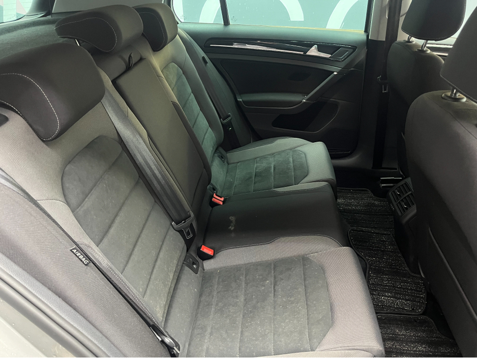 2018 Volkswagen Golf - image 11
