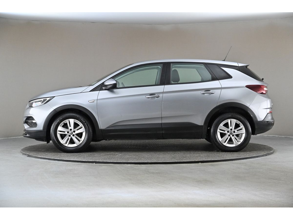 2021 Opel Grandland X - image 5