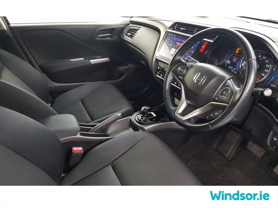 2018 Honda Grace - image 10