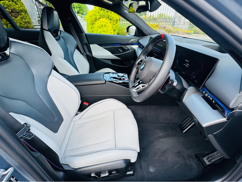 2025 BMW M5 - image 10