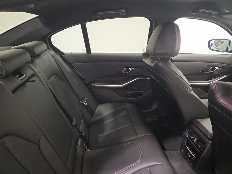 2025 BMW 3 Series - image 22