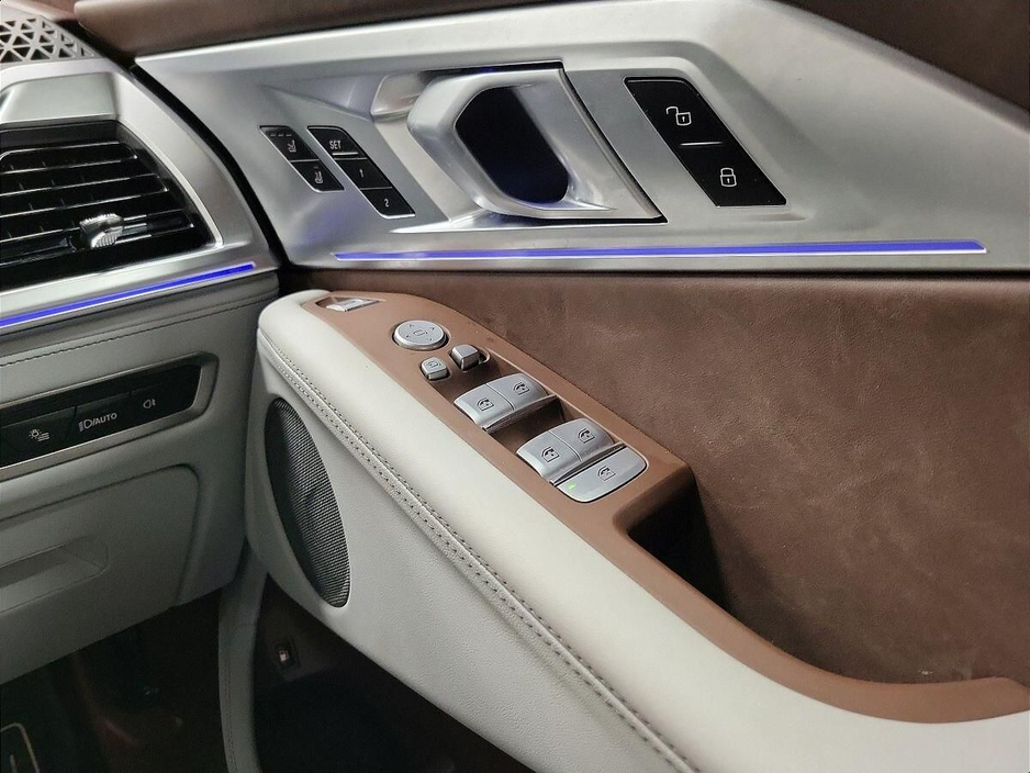 2025 BMW XM - image 21