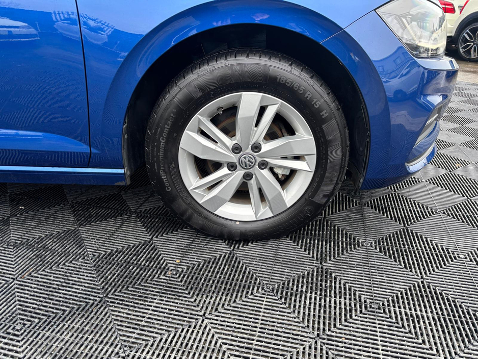 2020 Volkswagen Polo - image 3