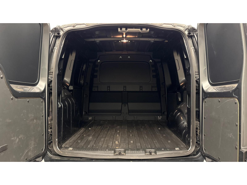 2023 Volkswagen Caddy - image 7