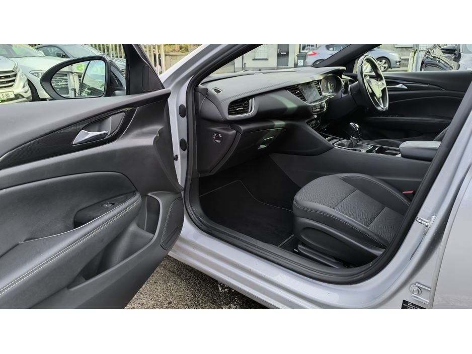 2021 Opel Insignia - image 15