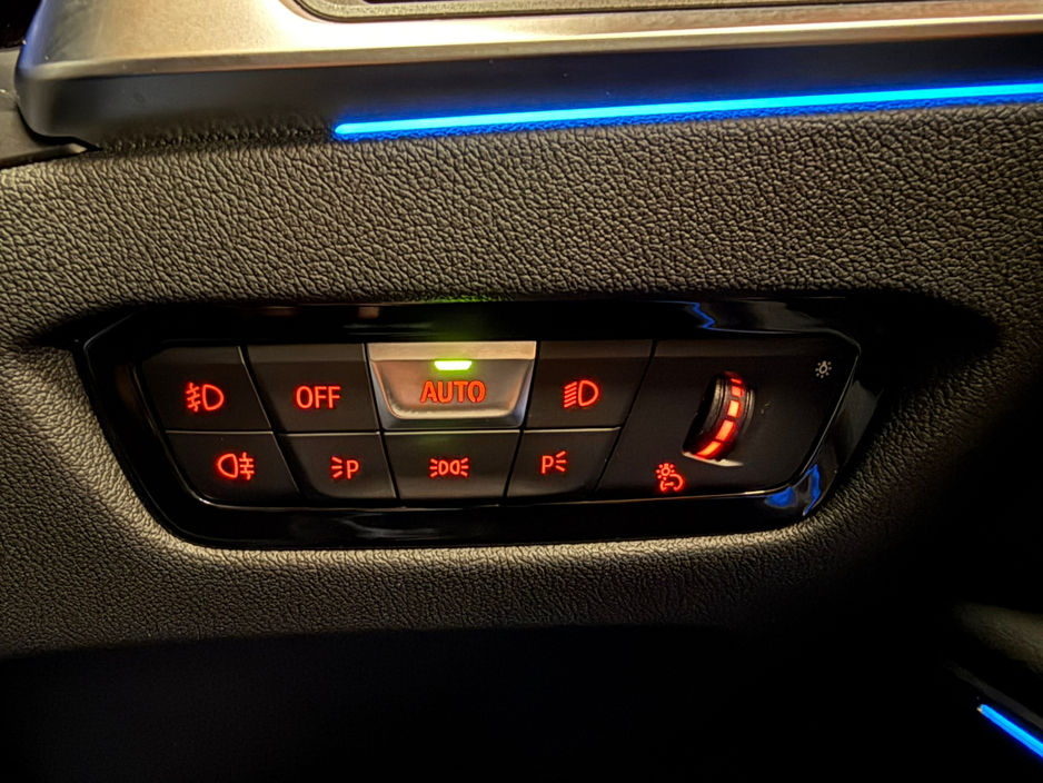 2022 BMW 3 Series - image 25