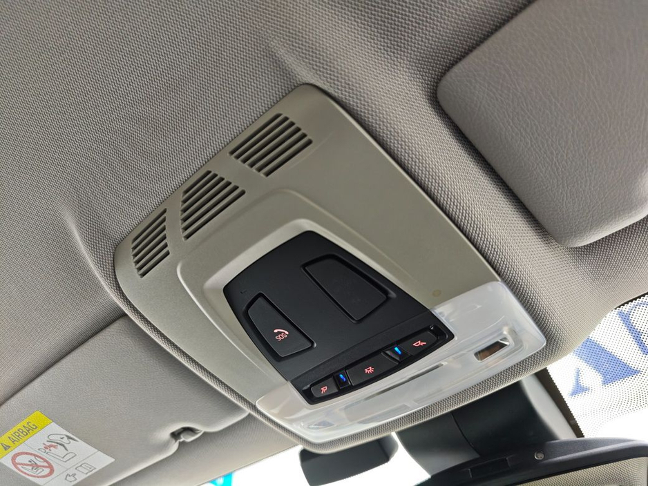 2017 BMW 1 Series - image 32