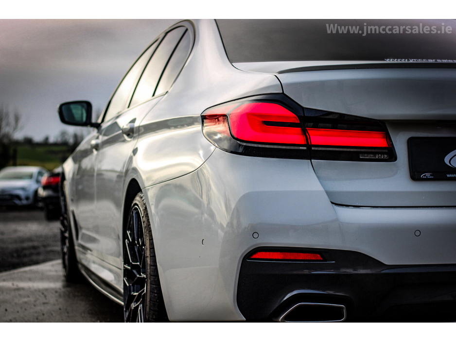 2021 BMW 5 Series - image 9