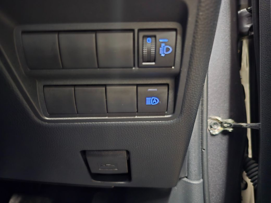 2021 Toyota Yaris - image 18