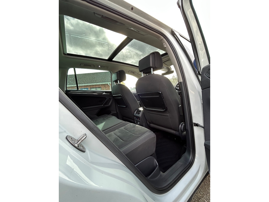 2017 Volkswagen Tiguan - image 10