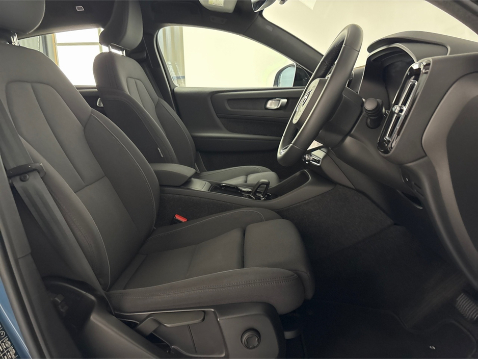 2024 Volvo C40 - image 28