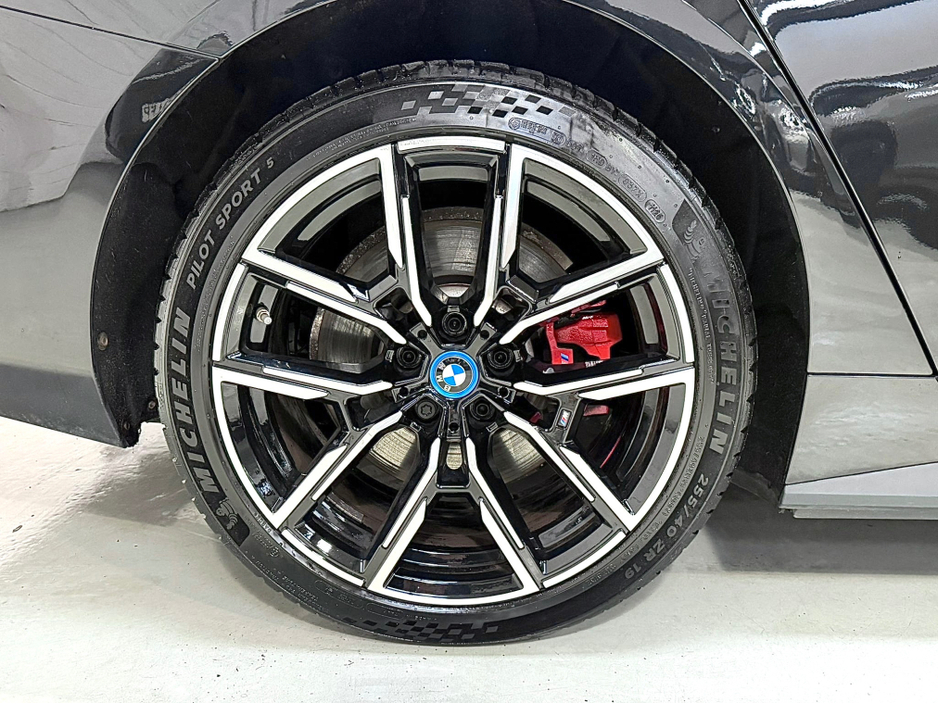 2024 BMW i4 - image 22