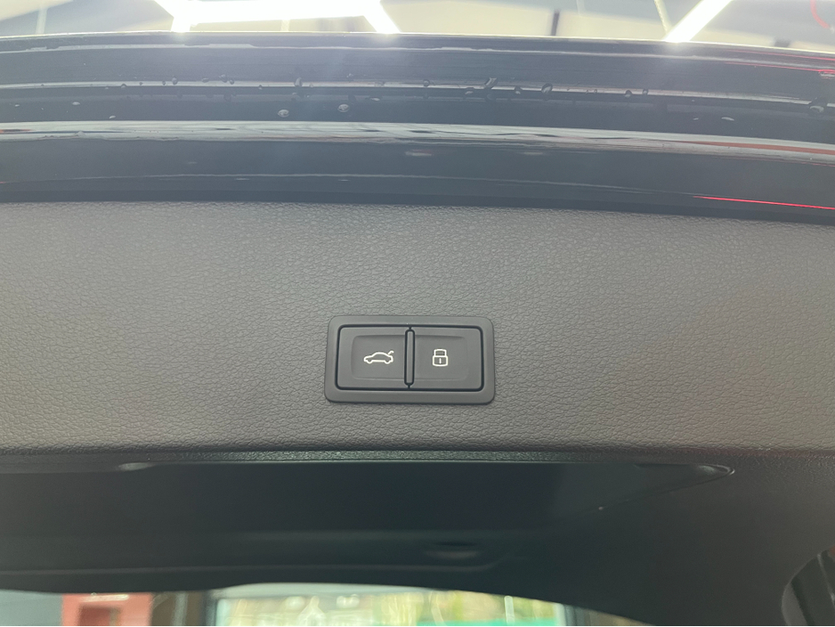 2023 Audi Q2 2023 AUDI Q2 35TDI S LINE 2.0 AUTOMATIC / CRUISE CONTROL / REVERSE CAMERA / HEATED SEATS / PADDLE SHIFTERS / APPLE CARPLAY