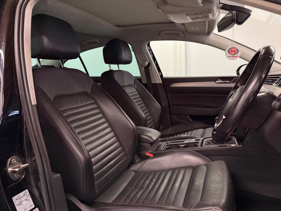 2019 Volkswagen Passat - image 10