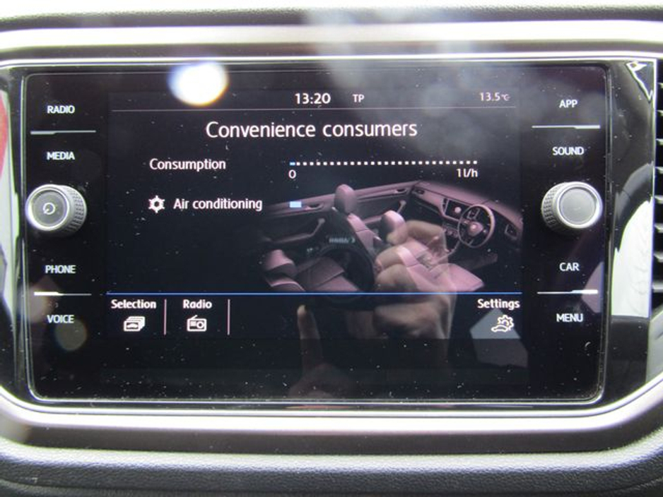 2019 Volkswagen T-Roc - image 25