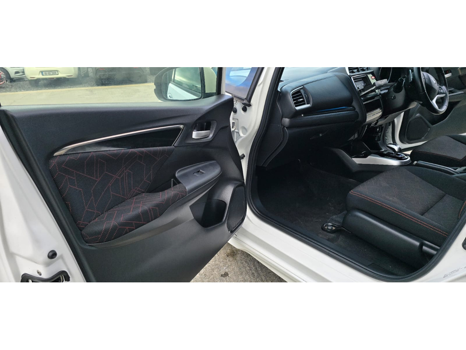 2015 Honda Fit - image 20