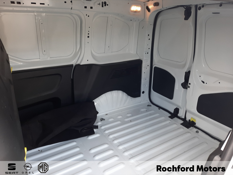 2022 Opel Combo - image 11