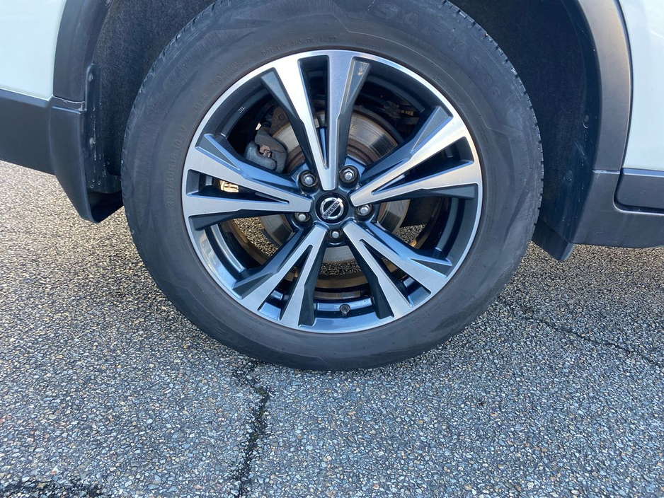 2020 Nissan X-Trail - image 5