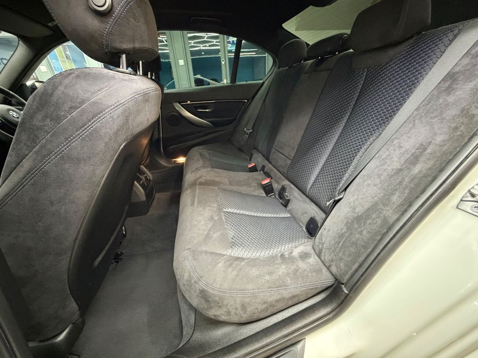 2016 BMW 3 Series - image 29