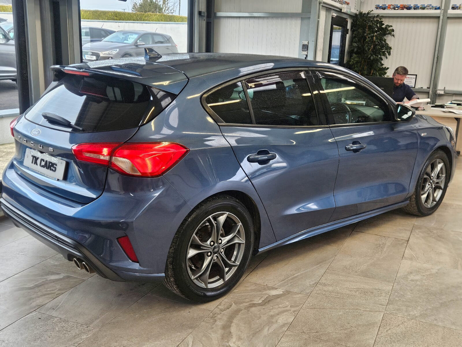 2019 Ford Focus - image 3