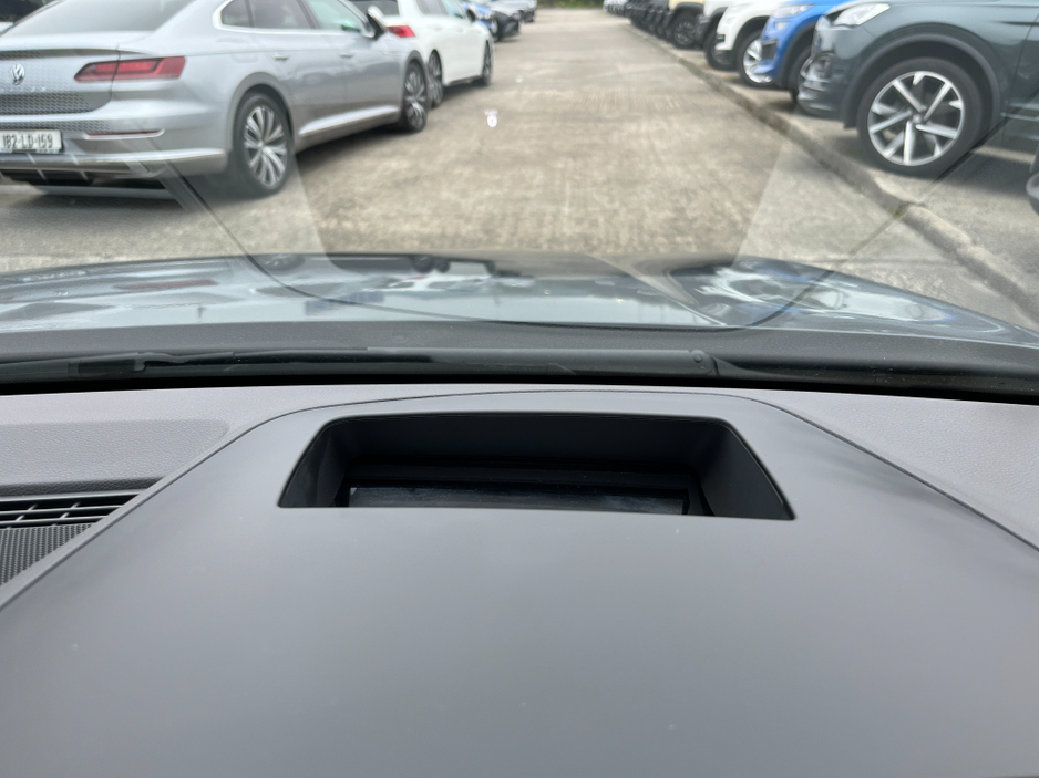 2022 Volkswagen Golf - image 24