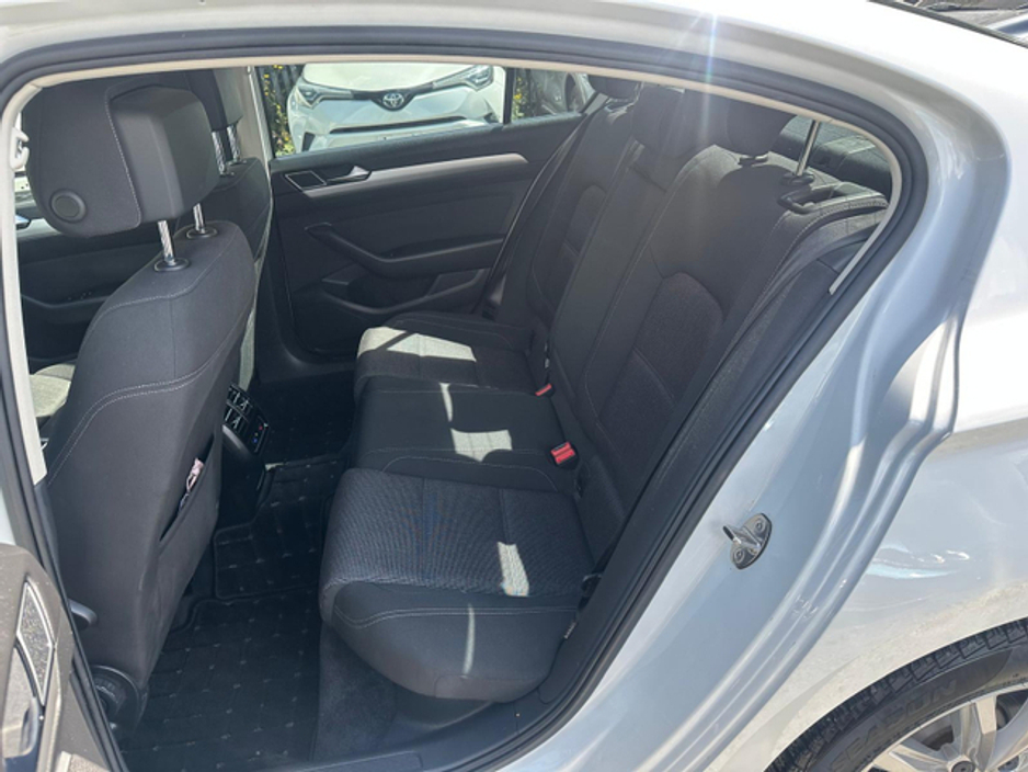 2016 Volkswagen Passat - image 14