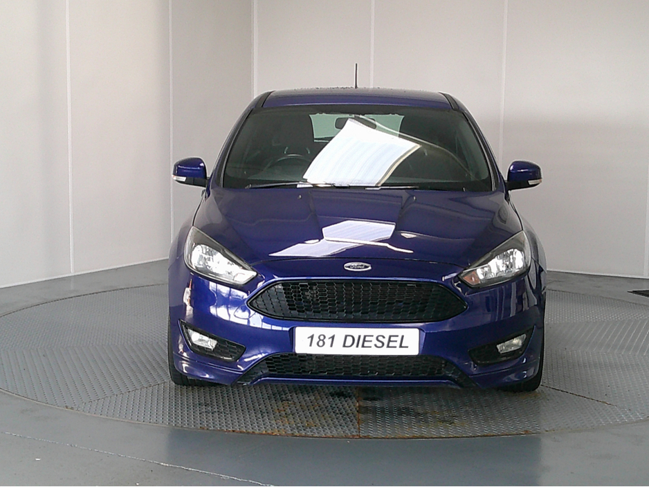 2018 Ford Focus - image 2