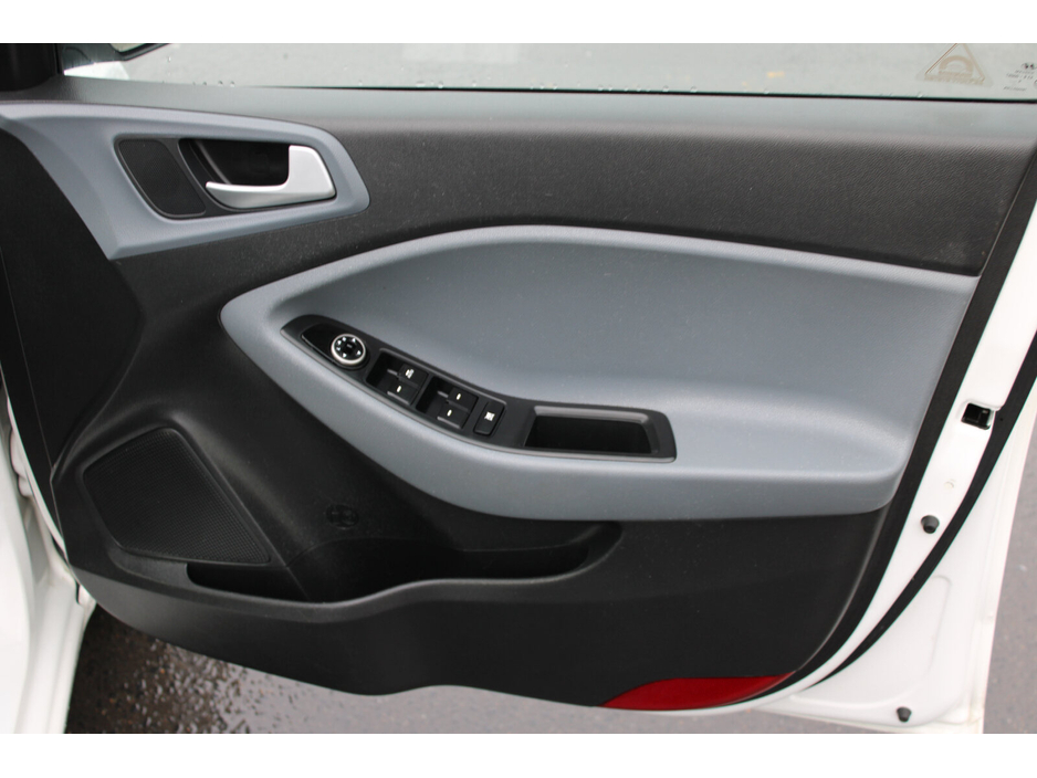 2017 Hyundai i20 - image 14