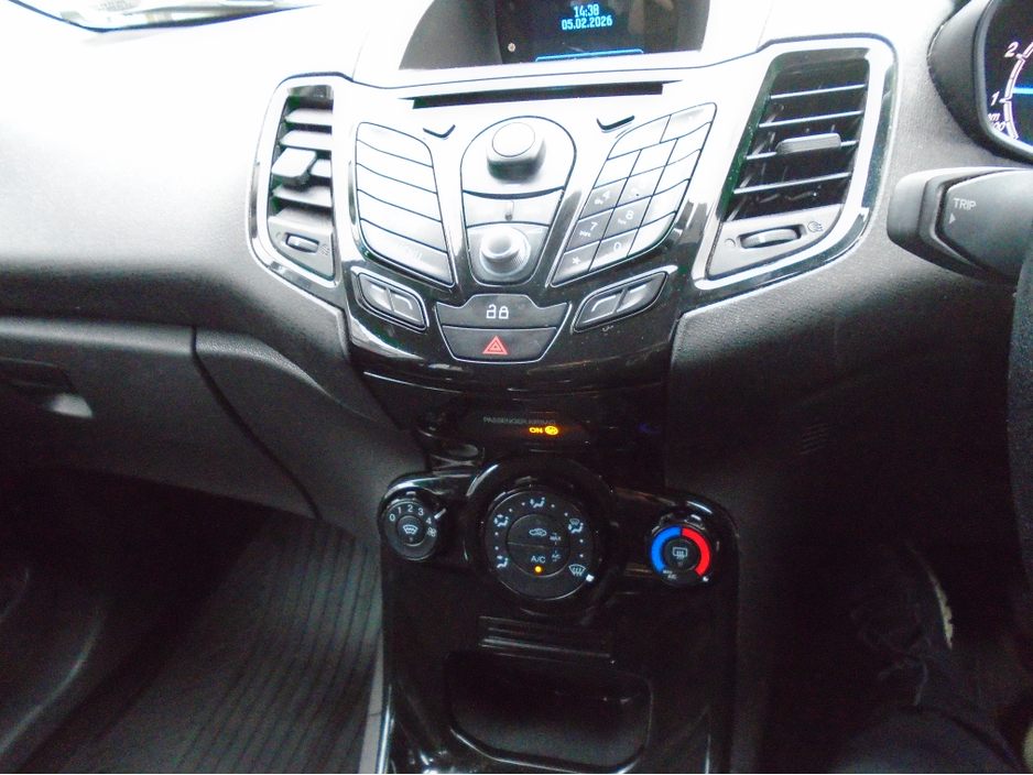 2013 Ford Fiesta 1.25 ZETEC 82PS 5DR ARGENTO €7,950