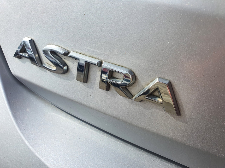 2017 Opel Astra - image 12