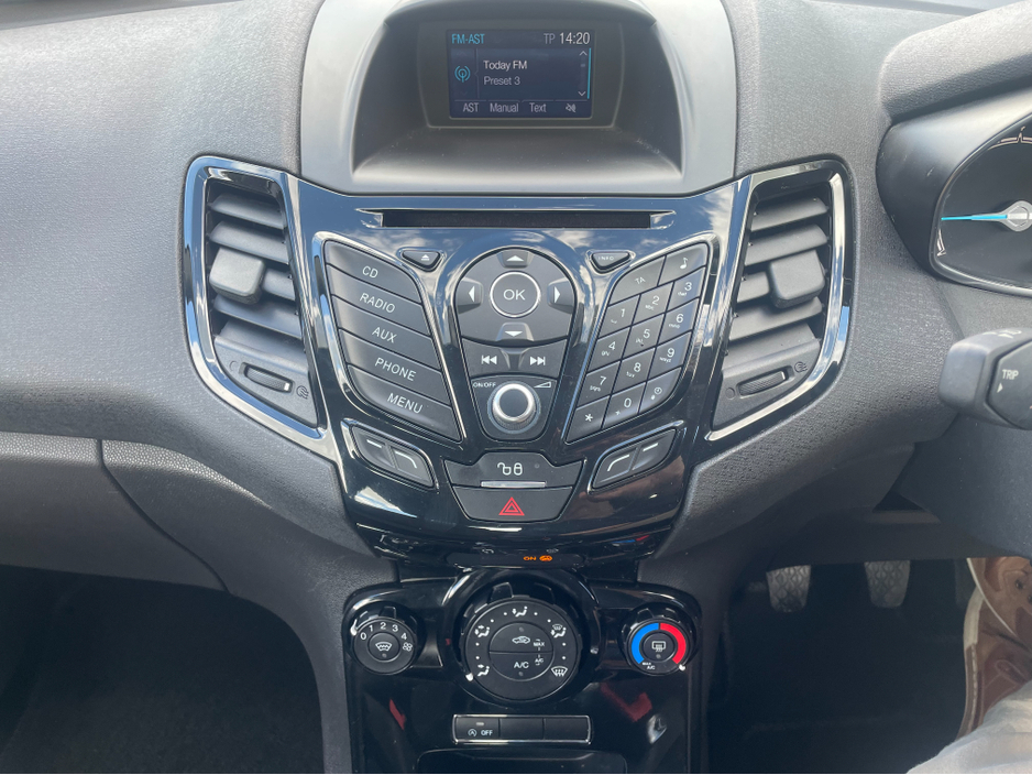 2017 Ford Fiesta - image 13