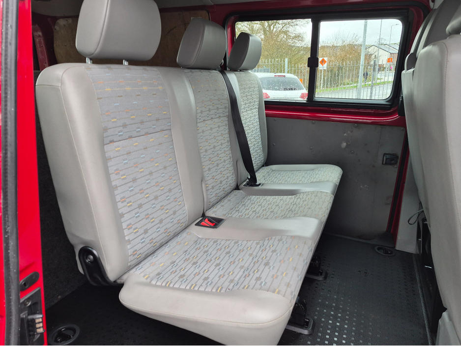 2012 Volkswagen Transporter KOMBI LWB 3000 140 BHP 4MOTION €15,750