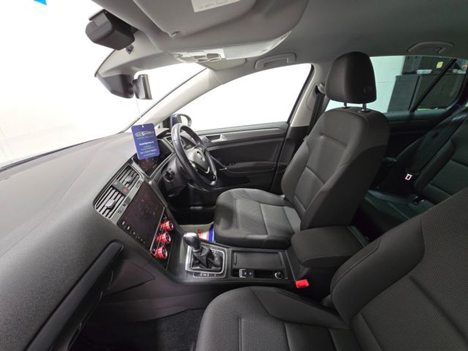 2019 Volkswagen Golf - image 12