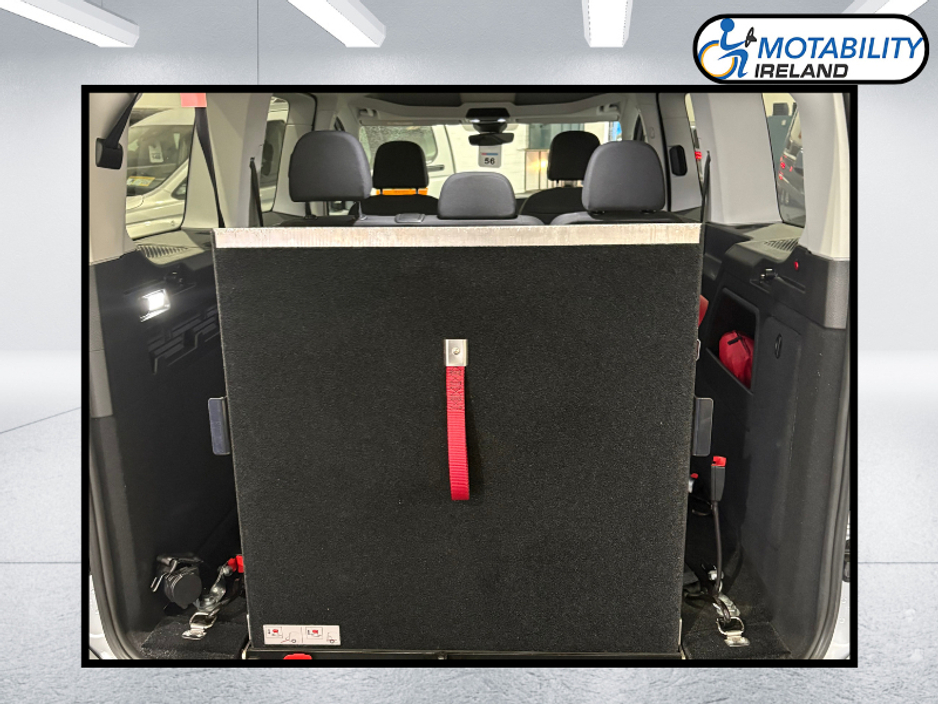 2022 Volkswagen Caddy Maxi Life Wheelchair Accessible €43,995