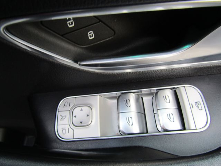 2022 Mercedes-Benz GLE Class - image 35