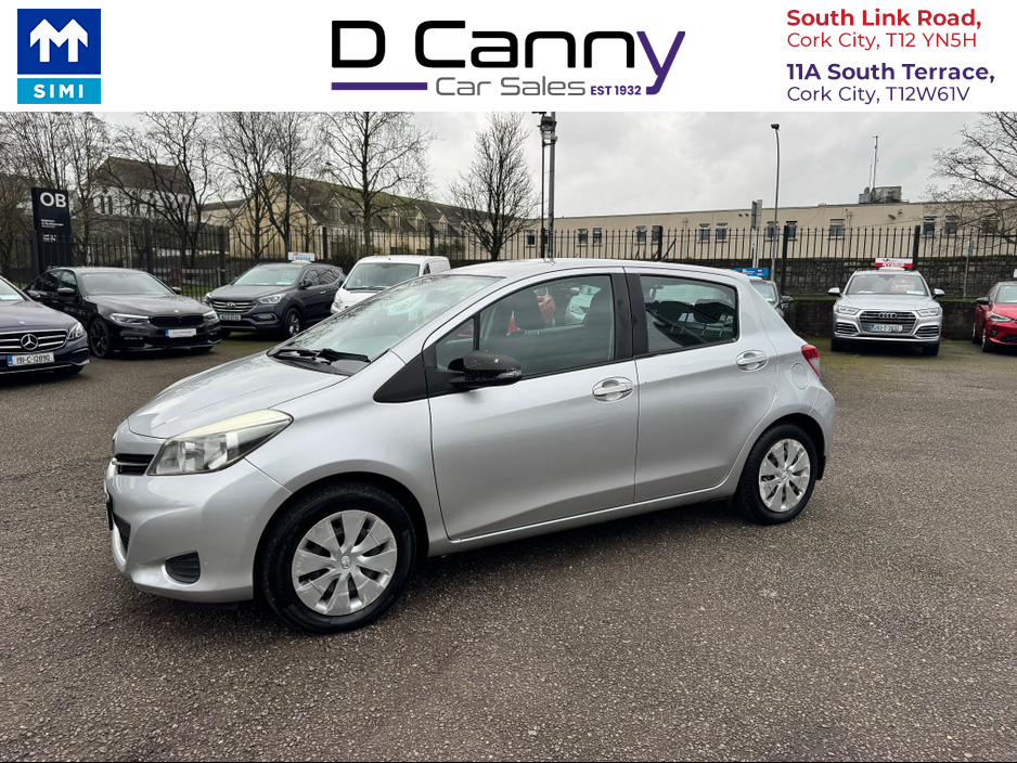 2012 Toyota Yaris - image 6