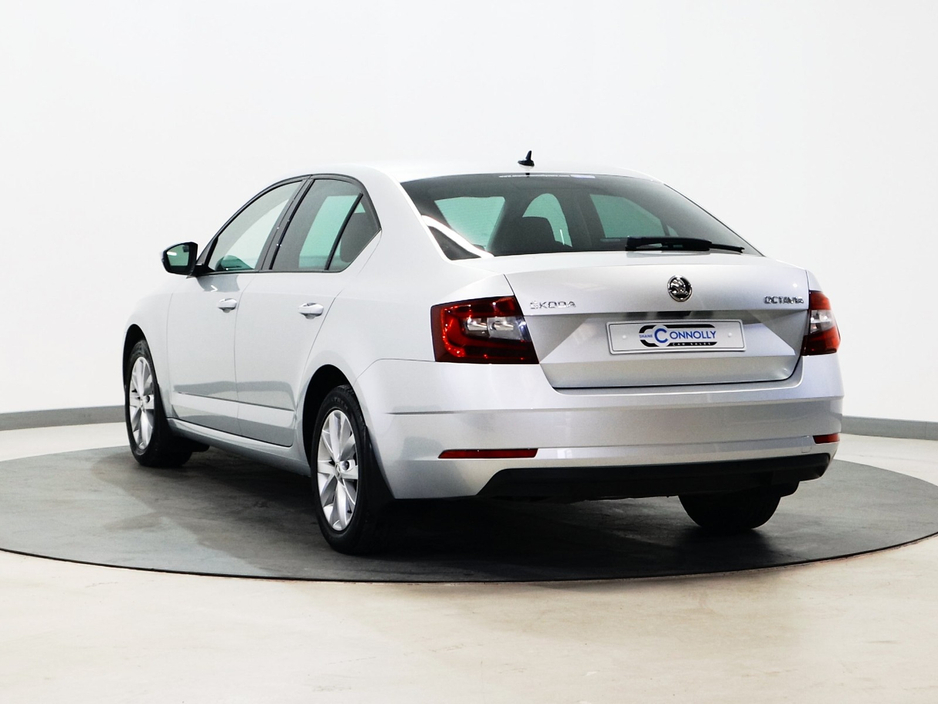 2020 Skoda Octavia - image 9