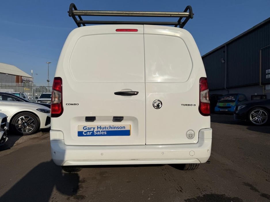 2020 Vauxhall Combo - image 5