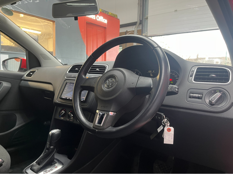 2014 Volkswagen Polo - image 9