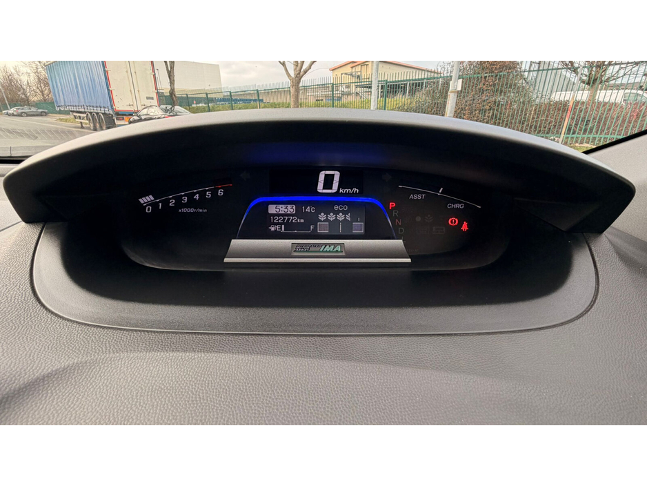 2013 Honda Freed - image 18