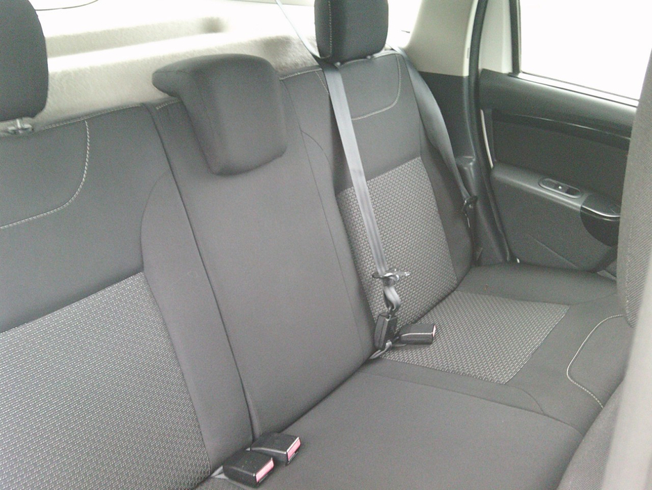 2014 Dacia Duster - image 9