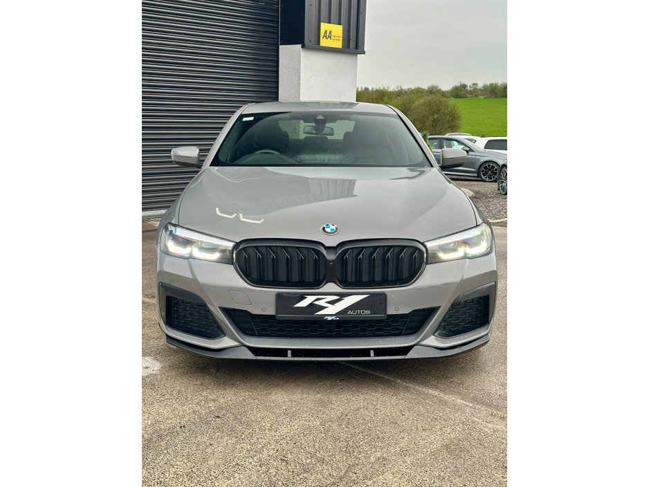 2021 BMW 5 Series - image 8